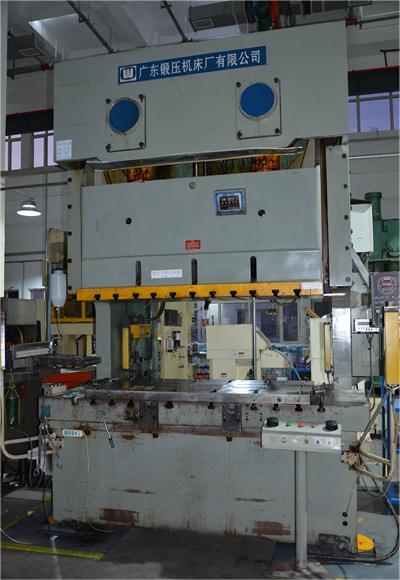 2、200T雙點順?biāo)蜎_壓機2.JPG