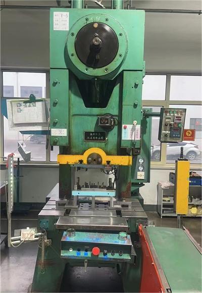 8、100T單發(fā)沖壓機.jpg